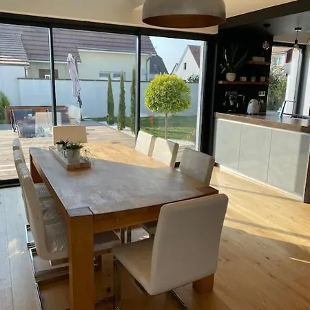Maison D'architecte Situee Sur La Route Des Vins *
